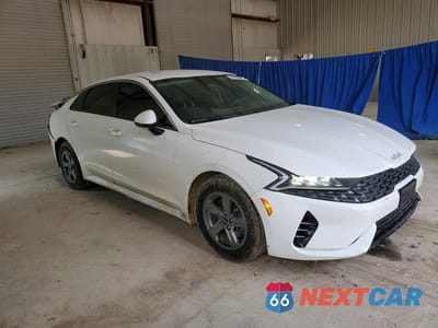 Czwarte zdjęcie samochodu z boku: 2022 KIA K5 LXS VIN:5XXG14J29NG161374 - miniatura