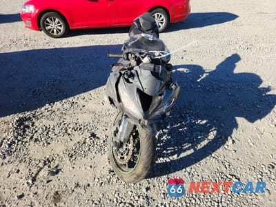 Drugie zdjęcie samochodu z przodu: 2019 KAWASAKI ZX636 K VIN:JKBZXJH13KA001362 - miniatura