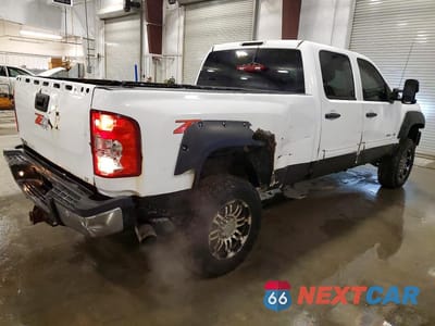 Trzecie zdjęcie samochodu z tyłu: 2010 CHEVROLET SILVERADO K2500 HEAVY DUTY LT VIN:1GC4KXBG8AF148054 - miniatura