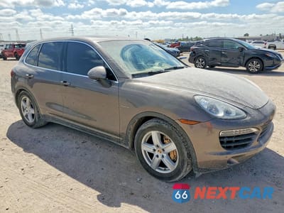Czwarte zdjęcie samochodu z boku: 2014 PORSCHE CAYENNE S HYBRID VIN:WP1AE2A29ELA51180 - miniatura