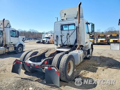 Czwarte zdjęcie samochodu z boku: 2019 VOLVO VNR SEMI TRUCK VIN:4V4W19DF4KN217894 - miniatura