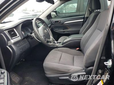 Zdjęcie 7 z 14 samochodu: 2017 TOYOTA HIGHLANDER LE VIN:5TDBZRFH6HS431516 - miniatura