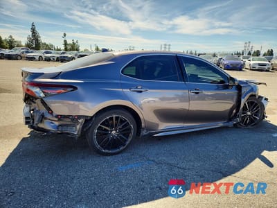 Trzecie zdjęcie samochodu z tyłu: 2022 TOYOTA CAMRY HYBRID XSE VIN:4T1K31AK1NU574267 - miniatura