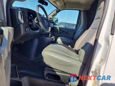 Zdjęcie 7 z 13 samochodu: 2018 CHEVROLET EXPRESS G3500 VIN:1GCZGHFG4J1212062 - miniatura