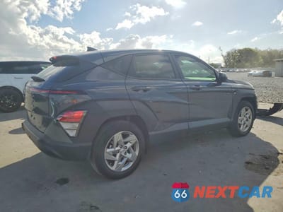 Trzecie zdjęcie samochodu z tyłu: 2024 HYUNDAI KONA SE VIN:KM8HA3AB2RU115296 - miniatura