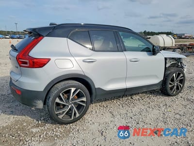 Trzecie zdjęcie samochodu z tyłu: 2021 VOLVO XC40 T5 R-DESIGN VIN:YV4162UM0M2483394 - miniatura