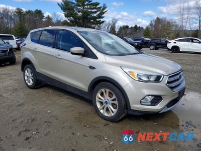 Czwarte zdjęcie samochodu z boku: 2017 FORD ESCAPE SE VIN:1FMCU9GD0HUA73335 - miniatura