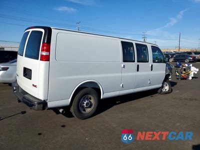 Trzecie zdjęcie samochodu z tyłu: 2025 GMC SAVANA G3500 DELIVERY VAN VIN:1GTZ7HFP2S1223272 - miniatura