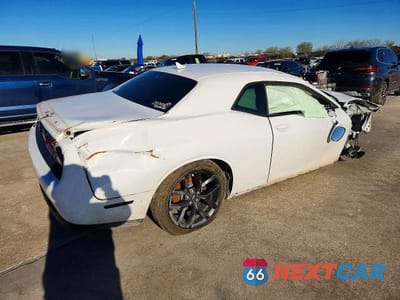 Trzecie zdjęcie samochodu z tyłu: 2020 DODGE CHALLENGER VIN:2C3CDZBT7LH236744 - miniatura
