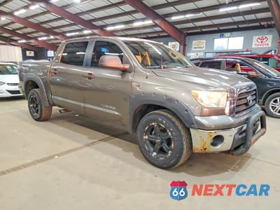 Czwarte zdjęcie samochodu z boku: 2007 TOYOTA TUNDRA SR5 VIN:5TBDV54147S460247 - miniatura
