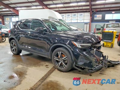 Czwarte zdjęcie samochodu z boku: 2023 VOLVO XC40 CORE VIN:YV4L12UK8P2966304 - miniatura