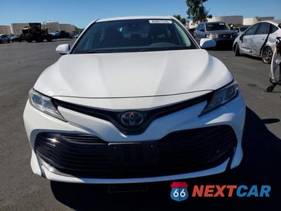 Piąte zdjęcie samochodu w środku: 2019 TOYOTA CAMRY HYBRID LE VIN:4T1B31HK7KU515788 - miniatura