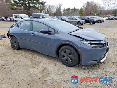 Czwarte zdjęcie samochodu z boku: 2024 TOYOTA PRIUS PRIME SE VIN:JTDACACU3R3019377 - miniatura
