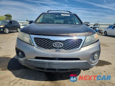 Piąte zdjęcie samochodu w środku: 2011 KIA SORENTO EX VIN:5XYKU4A27BG161639 - miniatura