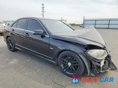 Czwarte zdjęcie samochodu z boku: 2012 MERCEDES-BENZ C 250 VIN:WDDGF4HB2CA605877 - miniatura