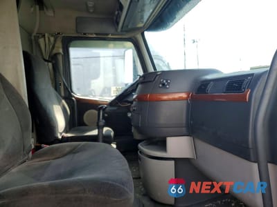 Piąte zdjęcie samochodu w środku: 2007 VOLVO VN VNL VIN:4V4NC9GH17N446088 - miniatura