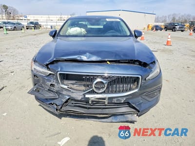 Piąte zdjęcie samochodu w środku: 2020 VOLVO S60 T5 MOMENTUM VIN:7JR102FK9LG063538 - miniatura