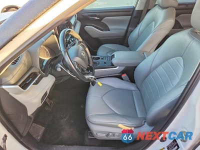 Zdjęcie 7 z 12 samochodu: 2020 TOYOTA HIGHLANDER XLE VIN:5TDGZRAH8LS018860 - miniatura