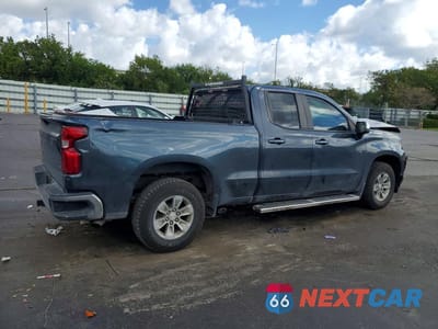 Trzecie zdjęcie samochodu z tyłu: 2021 CHEVROLET SILVERADO C1500 LT VIN:1GCRWCEK3MZ228092 - miniatura