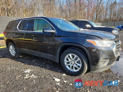 Czwarte zdjęcie samochodu z boku: 2021 CHEVROLET TRAVERSE LS VIN:1GNERFKW9MJ123304 - miniatura