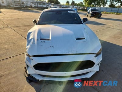 Piąte zdjęcie samochodu w środku: 2022 FORD MUSTANG VIN:1FA6P8TH7N5144828 - miniatura