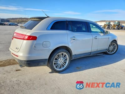 Trzecie zdjęcie samochodu z tyłu: 2019 LINCOLN MKT VIN:2LMHJ5AT9KBL04001 - miniatura