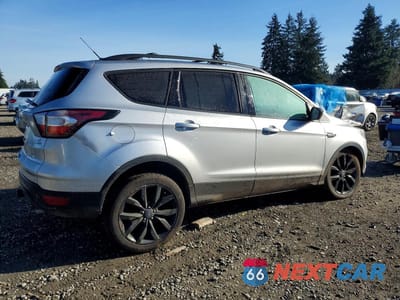 Trzecie zdjęcie samochodu z tyłu: 2017 FORD ESCAPE SE VIN:1FMCU9G98HUB43658 - miniatura