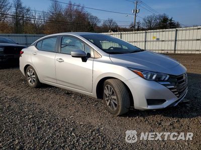 Czwarte zdjęcie samochodu z boku: 2023 NISSAN VERSA SV VIN:3N1CN8EV9PL820708 - miniatura