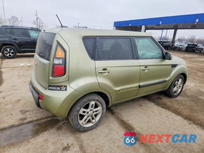 Trzecie zdjęcie samochodu z tyłu: 2011 KIA SOUL + VIN:KNDJT2A29B7320807 - miniatura