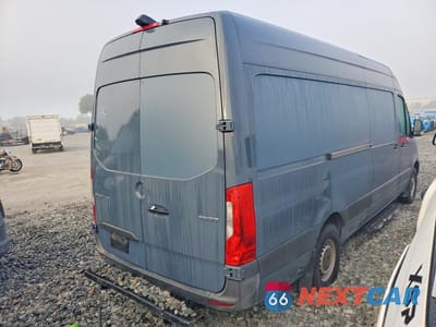 Trzecie zdjęcie samochodu z tyłu: 2019 MERCEDES BENZ SPRINTER 2500 DELIVERY VAN VIN:WD4PF1CD9KP127556 - miniatura