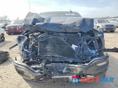 Piąte zdjęcie samochodu w środku: 2018 GMC SIERRA K1500 DENALI VIN:3GTU2PEJ3JG443357 - miniatura