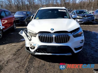 Piąte zdjęcie samochodu w środku: 2018 BMW X1 XDRIVE28I VIN:WBXHT3C37J5K30028 - miniatura