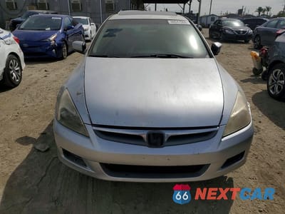 Piąte zdjęcie samochodu w środku: 2006 HONDA ACCORD EX VIN:JHMCM56856C007639 - miniatura