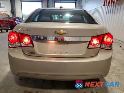 Zdjęcie 6 z 12 samochodu: 2016 CHEVROLET CRUZE VIN:1G1PE5SB3G7185506 - miniatura