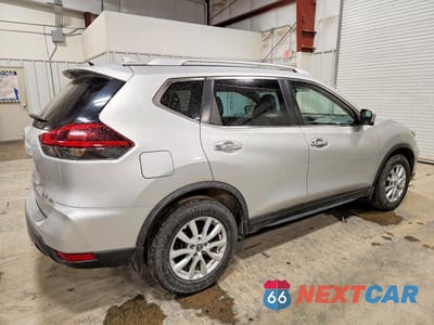 Trzecie zdjęcie samochodu z tyłu: 2018 NISSAN ROGUE SV VIN:KNMAT2MV4JP567902 - miniatura