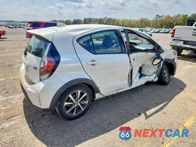 Trzecie zdjęcie samochodu z tyłu: 2018 TOYOTA PRIUS C FOUR VIN:JTDKDTB38J1608074 - miniatura