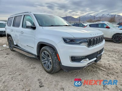 Czwarte zdjęcie samochodu z boku: 2022 JEEP WAGONEER SERIES III VIN:1C4SJVDTXNS200659 - miniatura