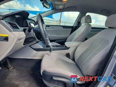 Zdjęcie 7 z 12 samochodu: 2016 HYUNDAI SONATA SE VIN:5NPE24AF7GH273749 - miniatura