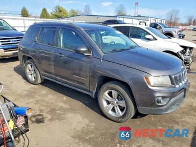 Czwarte zdjęcie samochodu z boku: 2016 JEEP COMPASS SPORT VIN:1C4NJDBB6GD657297 - miniatura