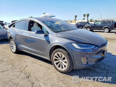 Czwarte zdjęcie samochodu z boku: 2019 TESLA MODEL X VIN:5YJXCAE29KF182906 - miniatura