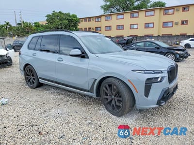 Czwarte zdjęcie samochodu z boku: 2025 BMW X7 XDRIVE40I VIN:5UX23EM0XS9Y68348 - miniatura
