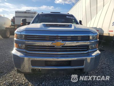 Piąte zdjęcie samochodu w środku: 2018 CHEVROLET SILVERADO UTILITY / SERVICE TRUCK VIN:XGB4KYCY9JF212779 - miniatura