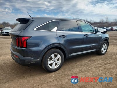 Trzecie zdjęcie samochodu z tyłu: 2023 KIA SORENTO LX VIN:5XYRG4LC5PG184128 - miniatura