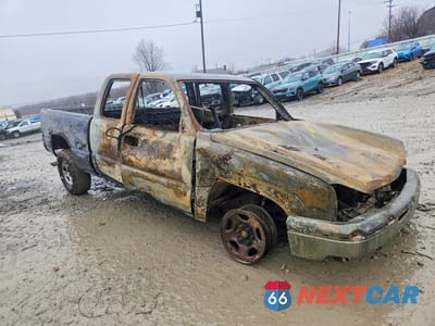 Czwarte zdjęcie samochodu z boku: 2004 CHEVROLET SILVERADO K1500 VIN:2GCEK19V141389052 - miniatura