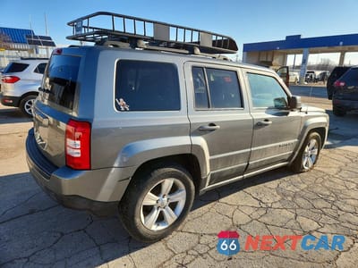 Trzecie zdjęcie samochodu z tyłu: 2011 JEEP PATRIOT SPORT VIN:1J4NT1GB1BD284898 - miniatura