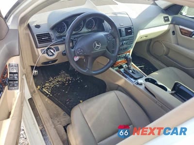 Zdjęcie 8 z 12 samochodu: 2011 MERCEDES-BENZ C 300 4MATIC VIN:WDDGF8BB2BR161464 - miniatura