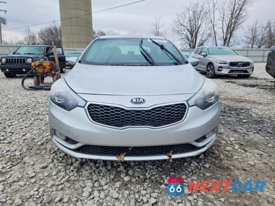 Piąte zdjęcie samochodu w środku: 2016 KIA FORTE5 LX VIN:KNAFK5A86G5621579 - miniatura