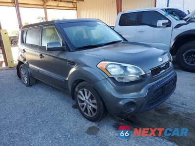 Czwarte zdjęcie samochodu z boku: 2013 KIA SOUL + VIN:KNDJT2A66D7572682 - miniatura