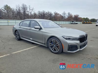 Czwarte zdjęcie samochodu z boku: 2022 BMW M760 XI VIN:WBA7U6C06NCH01245 - miniatura