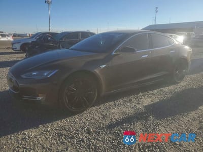 2014 TESLA MODEL S 5YJSA1S12EFP48677 - główne zdjęcie licytacji z USA - miniatura